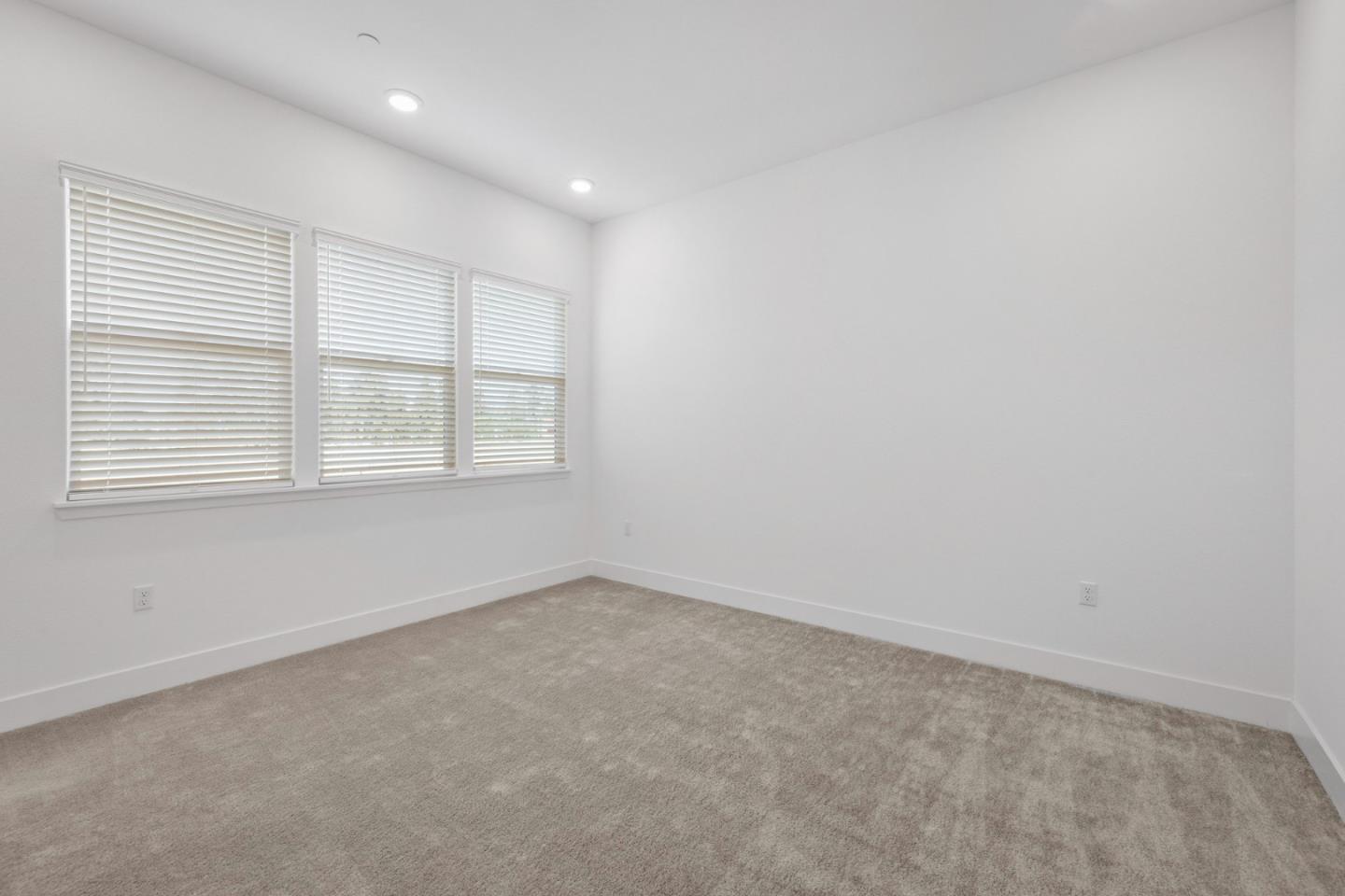 Detail Gallery Image 17 of 27 For 302 Tea Tree Ter #6,  Sunnyvale,  CA 94086 - 2 Beds | 2/1 Baths