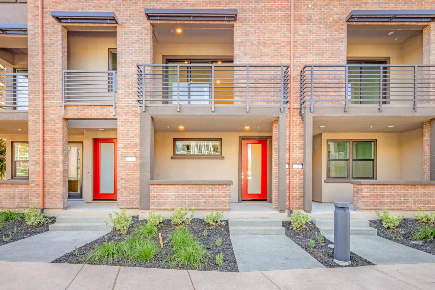 Detail Gallery Image 2 of 27 For 302 Tea Tree Ter #6,  Sunnyvale,  CA 94086 - 2 Beds | 2/1 Baths