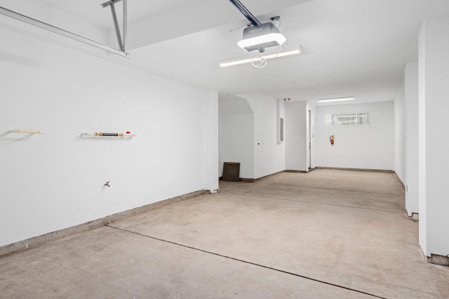 Detail Gallery Image 3 of 27 For 302 Tea Tree Ter #6,  Sunnyvale,  CA 94086 - 2 Beds | 2/1 Baths