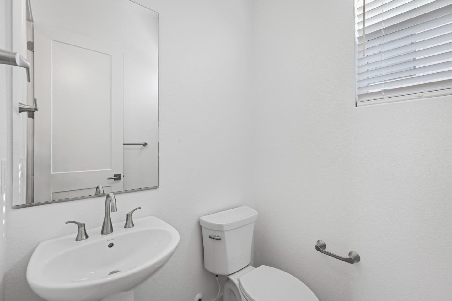 Detail Gallery Image 6 of 27 For 302 Tea Tree Ter #6,  Sunnyvale,  CA 94086 - 2 Beds | 2/1 Baths