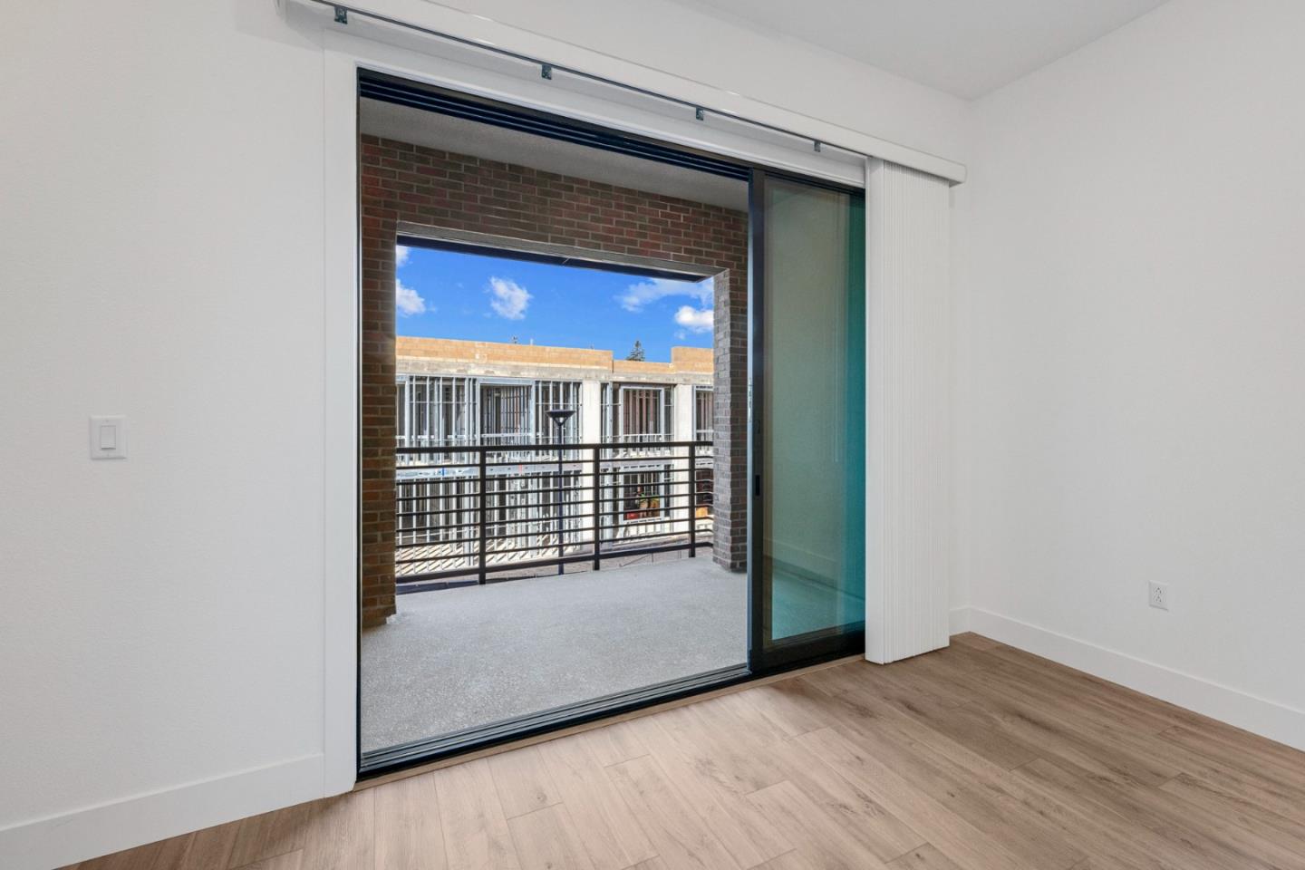 Detail Gallery Image 8 of 27 For 302 Tea Tree Ter #6,  Sunnyvale,  CA 94086 - 2 Beds | 2/1 Baths