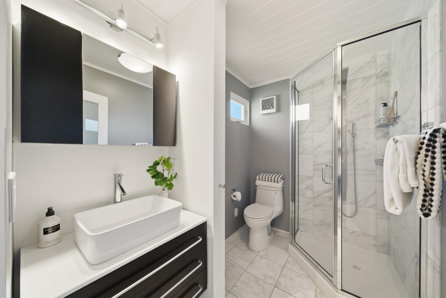 Detail Gallery Image 15 of 38 For 2096 Ticonderoga Dr, San Mateo,  CA 94402 - 5 Beds | 3 Baths