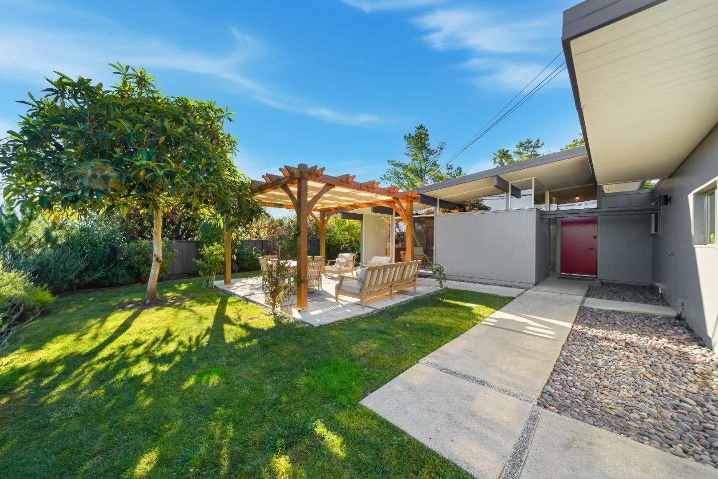 Detail Gallery Image 2 of 38 For 2096 Ticonderoga Dr, San Mateo,  CA 94402 - 5 Beds | 3 Baths