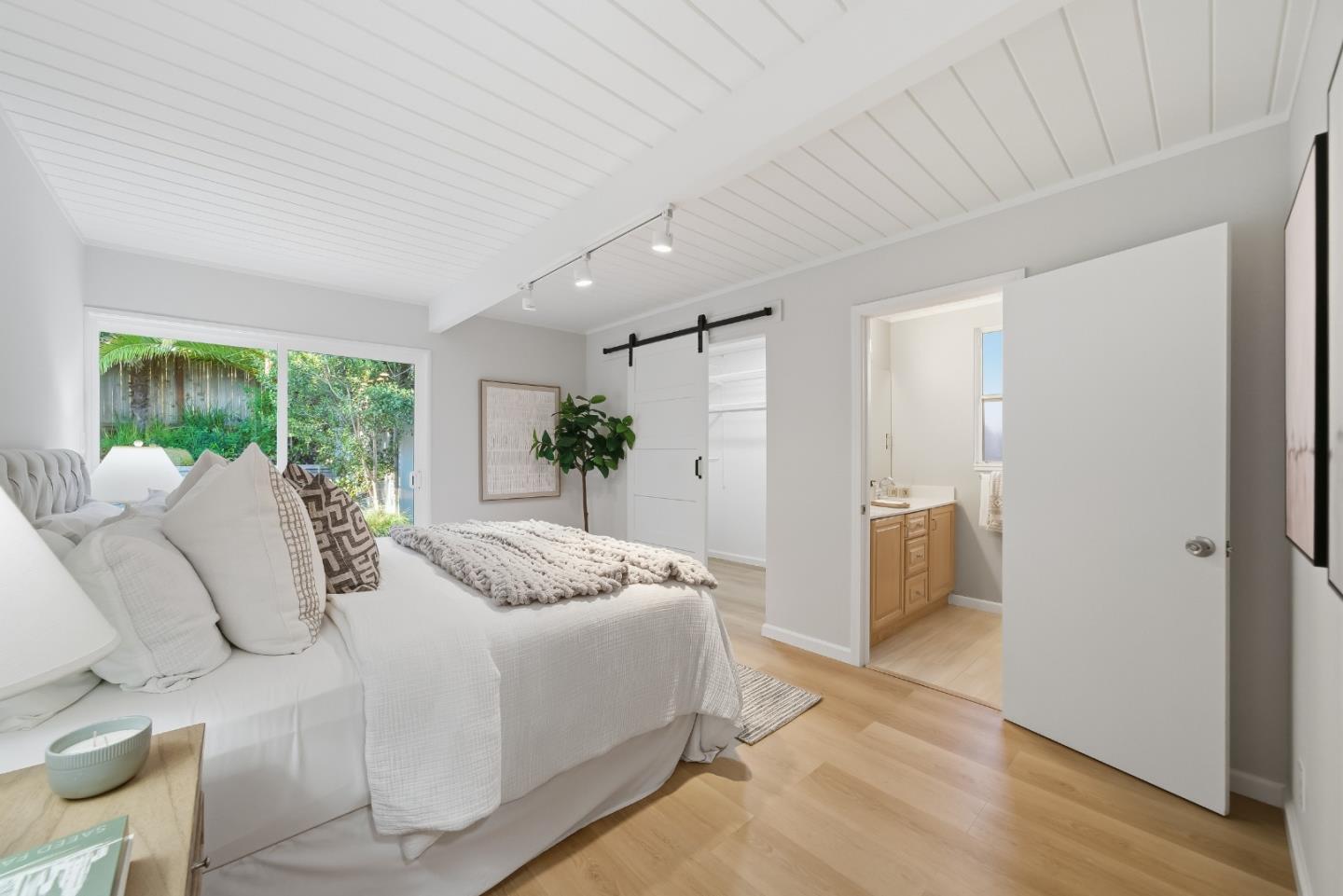 Detail Gallery Image 21 of 38 For 2096 Ticonderoga Dr, San Mateo,  CA 94402 - 5 Beds | 3 Baths