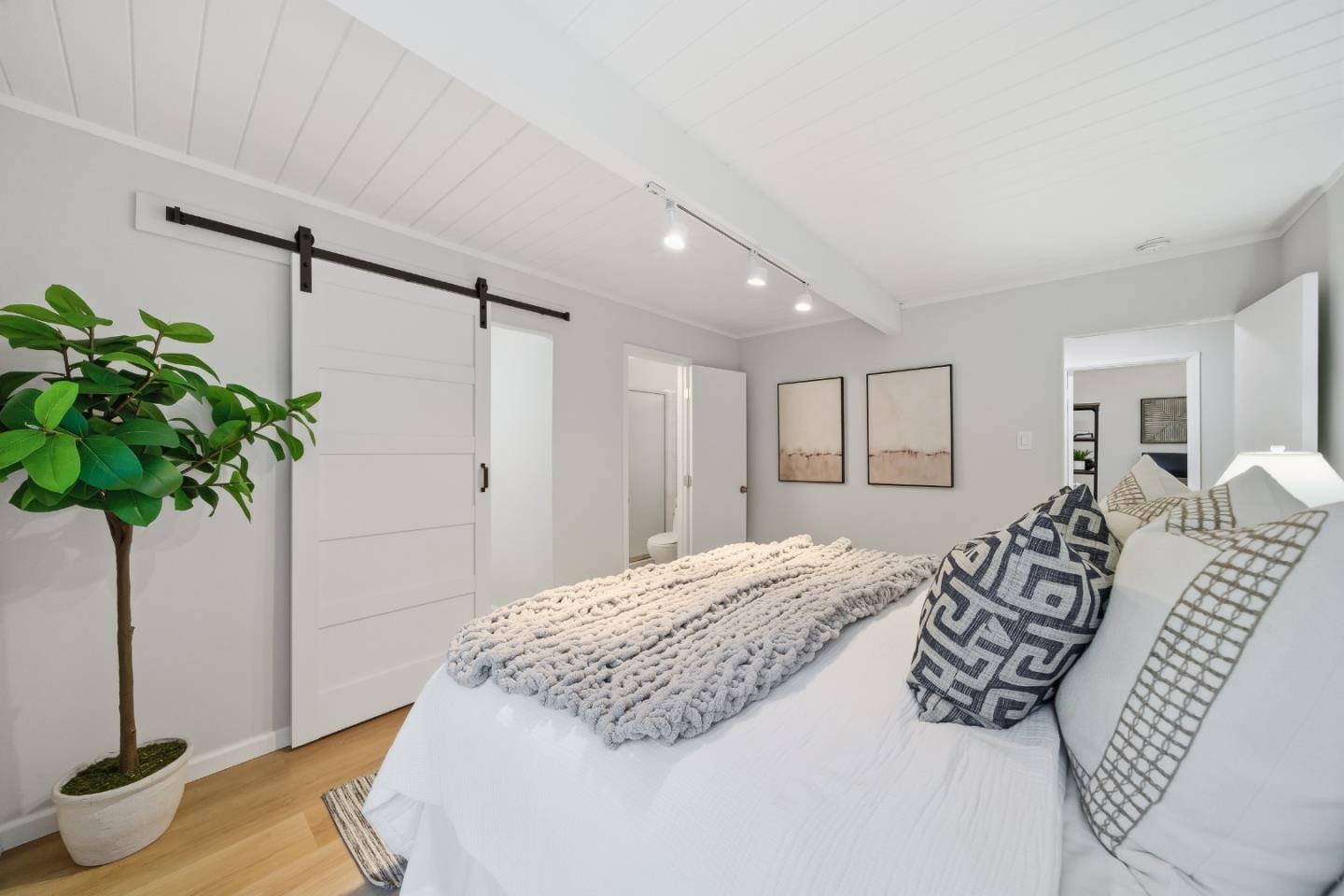 Detail Gallery Image 22 of 38 For 2096 Ticonderoga Dr, San Mateo,  CA 94402 - 5 Beds | 3 Baths