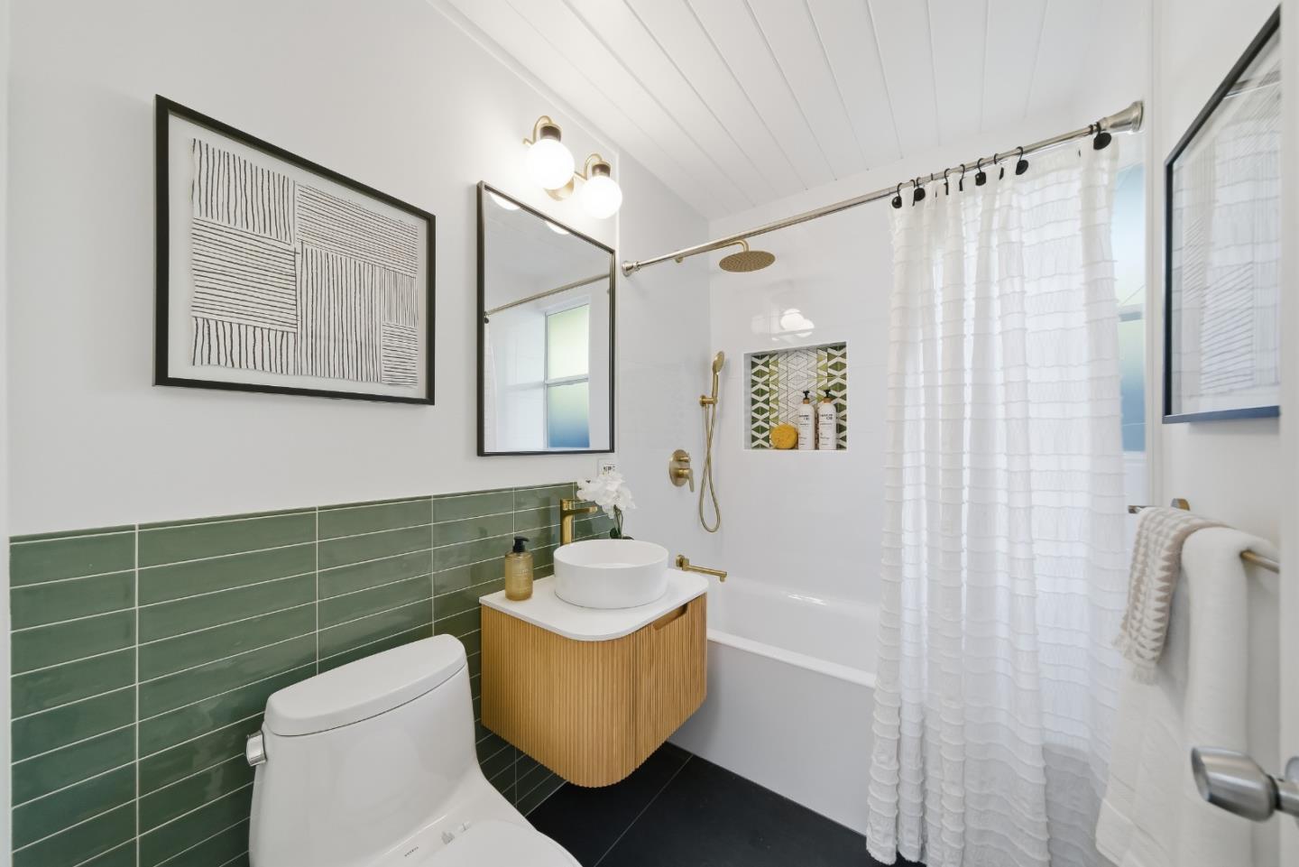 Detail Gallery Image 25 of 38 For 2096 Ticonderoga Dr, San Mateo,  CA 94402 - 5 Beds | 3 Baths