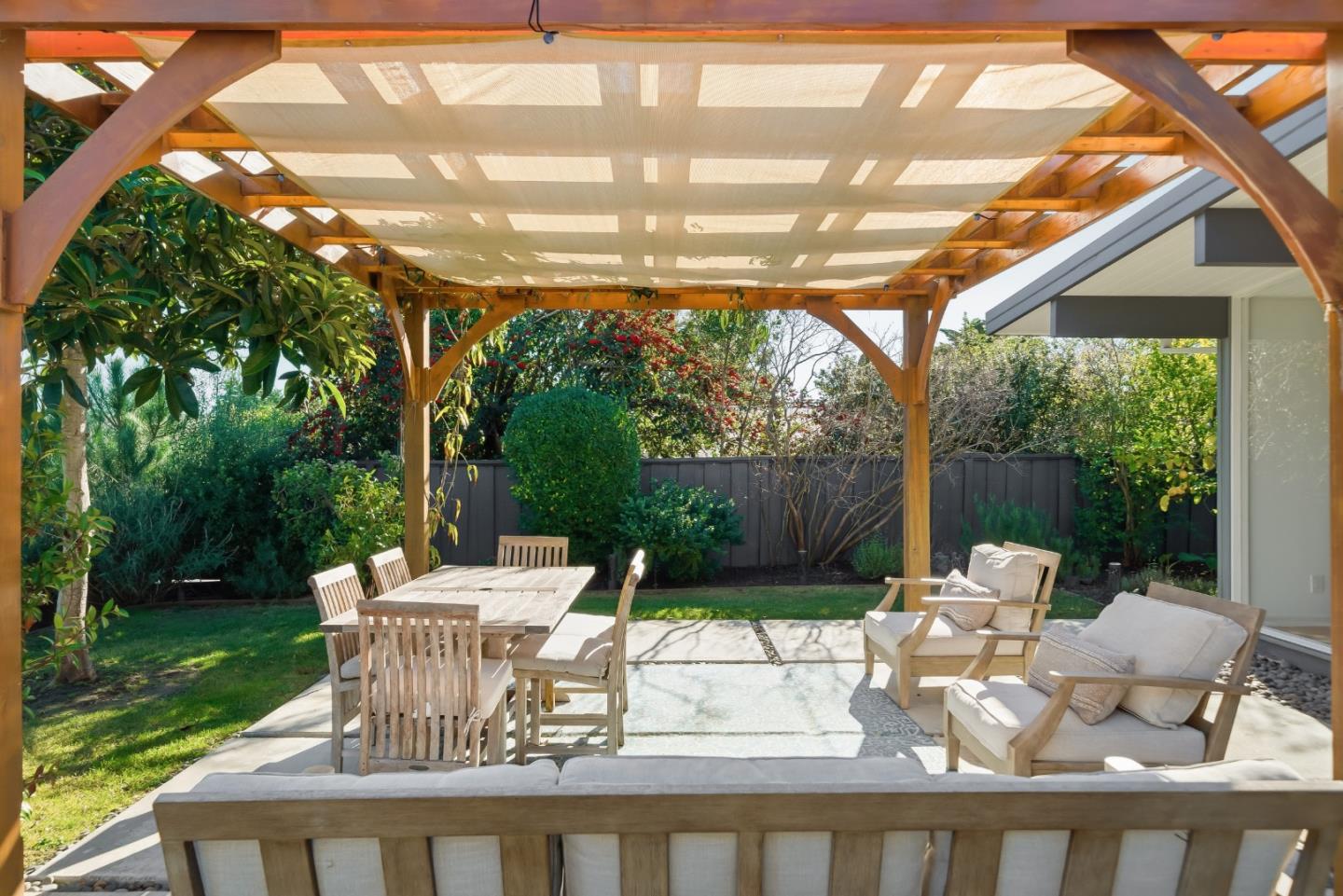 Detail Gallery Image 3 of 38 For 2096 Ticonderoga Dr, San Mateo,  CA 94402 - 5 Beds | 3 Baths