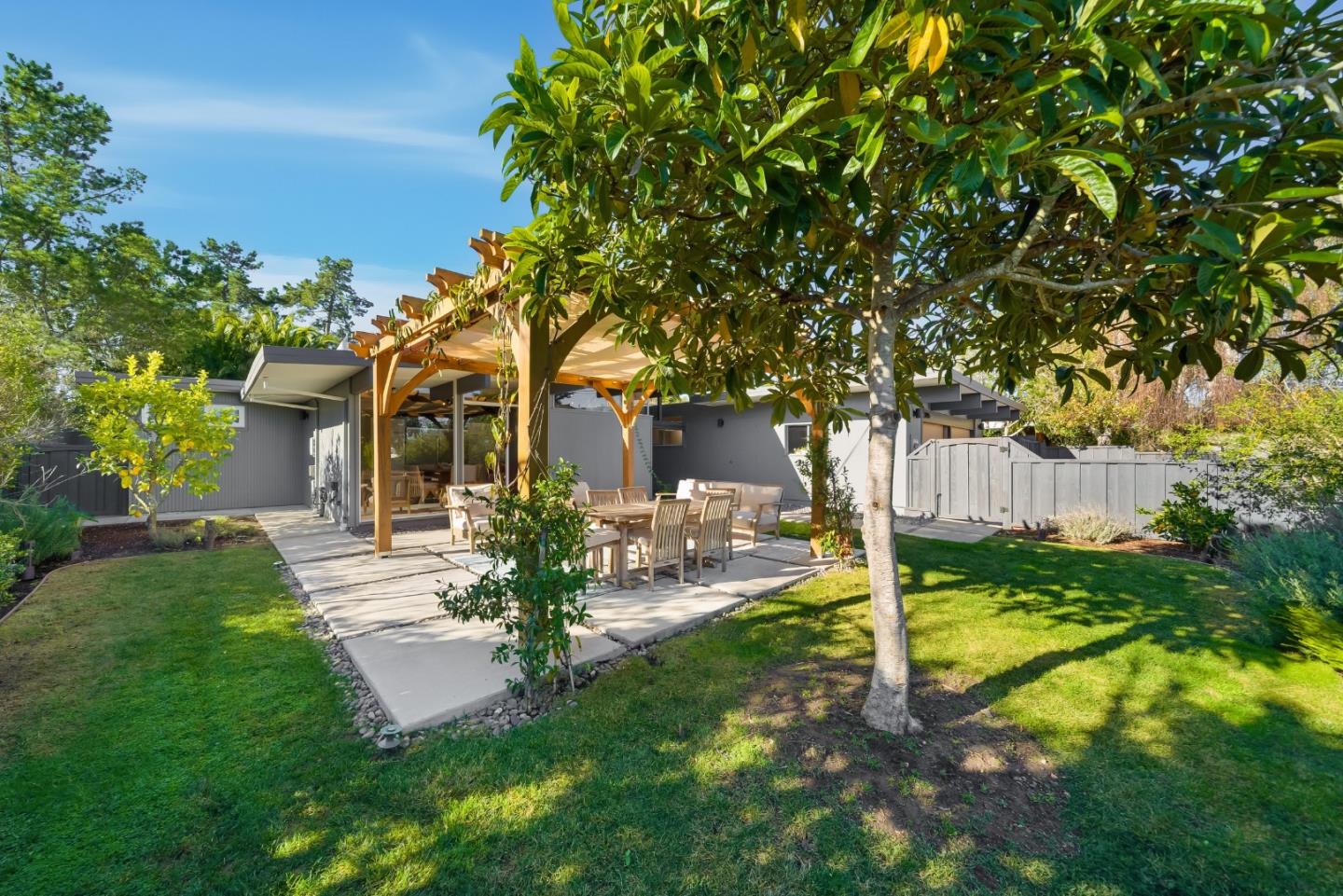 Detail Gallery Image 5 of 38 For 2096 Ticonderoga Dr, San Mateo,  CA 94402 - 5 Beds | 3 Baths