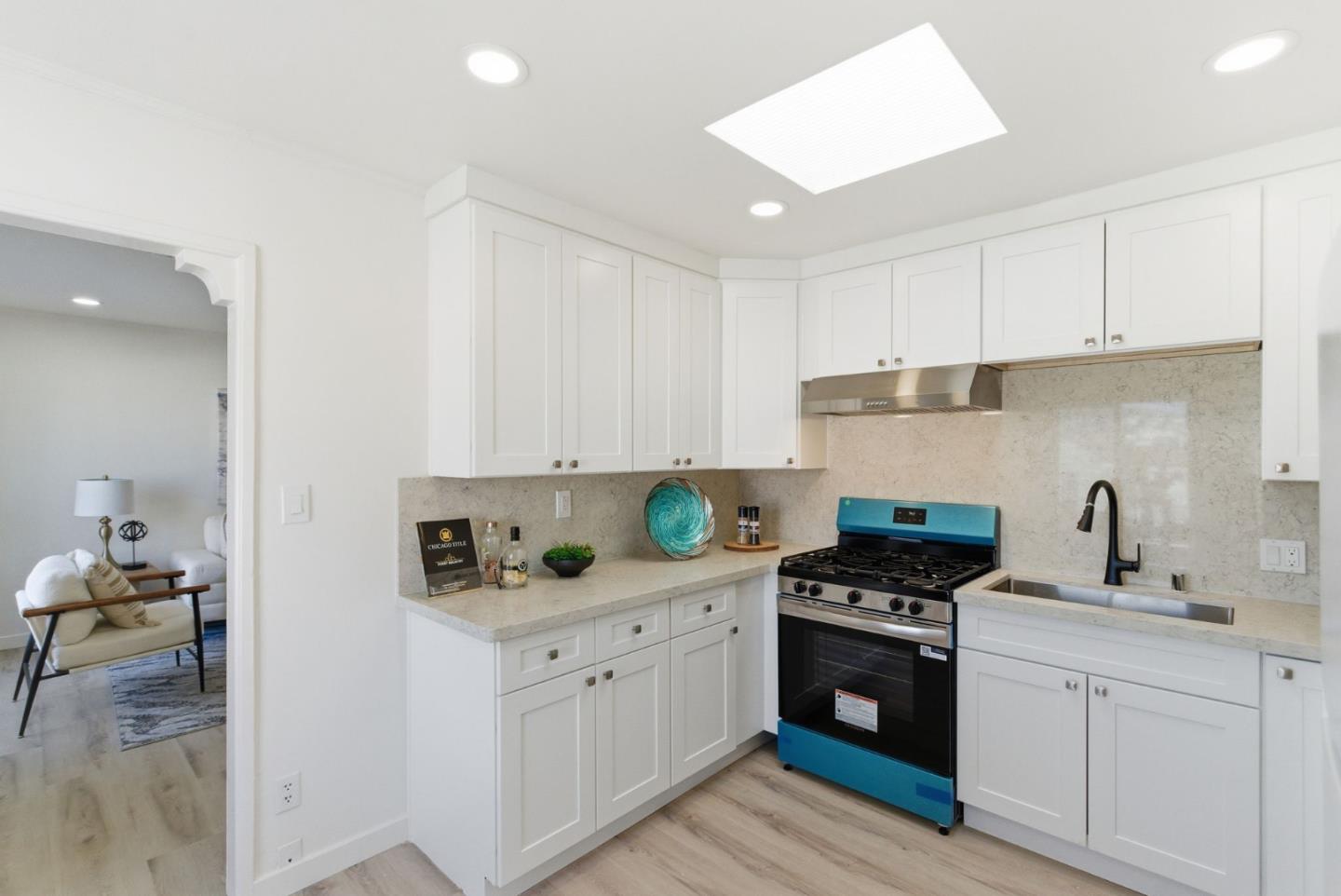 Detail Gallery Image 14 of 53 For 26 W View Ave, San Francisco,  CA 94134 - 2 Beds | 3 Baths