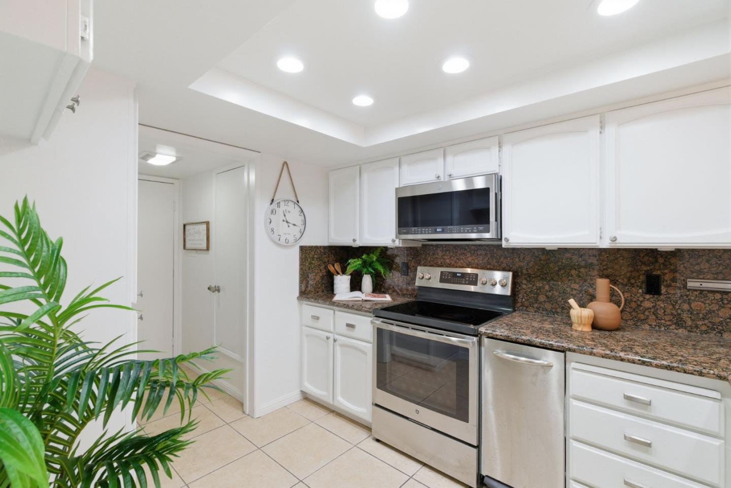 Detail Gallery Image 14 of 77 For 1144 Cherryview Ln, San Jose,  CA 95118 - 3 Beds | 2/1 Baths