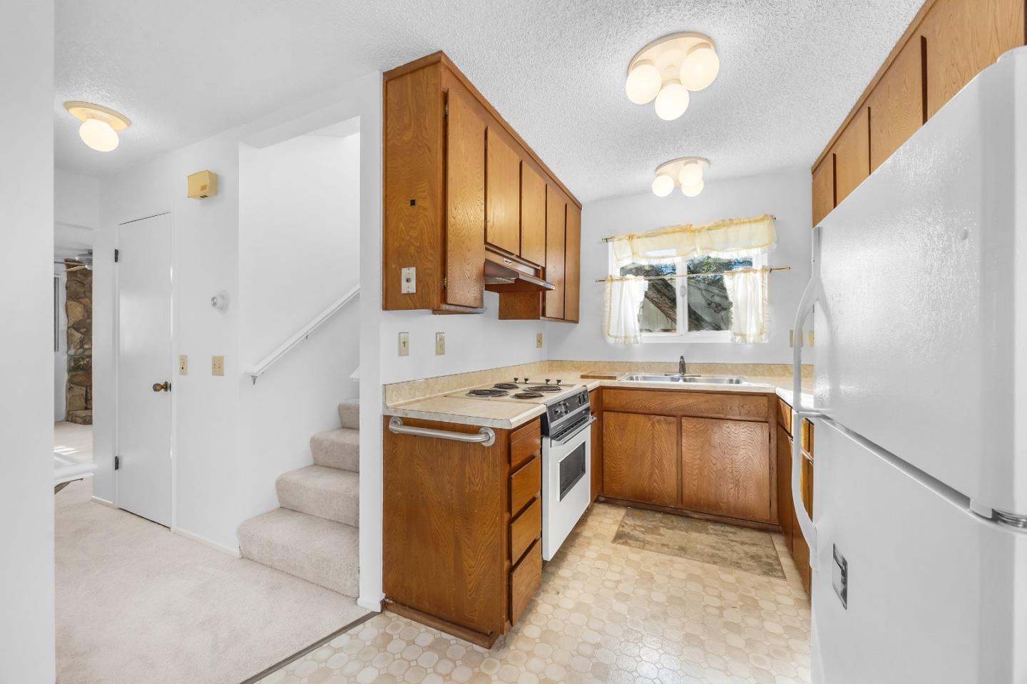 Detail Gallery Image 12 of 36 For 514 6th St, Pacific Grove,  CA 93950 - 2 Beds | 1/1 Baths