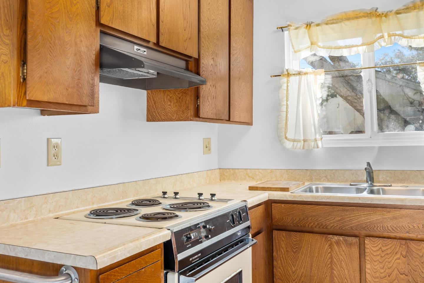 Detail Gallery Image 13 of 36 For 514 6th St, Pacific Grove,  CA 93950 - 2 Beds | 1/1 Baths