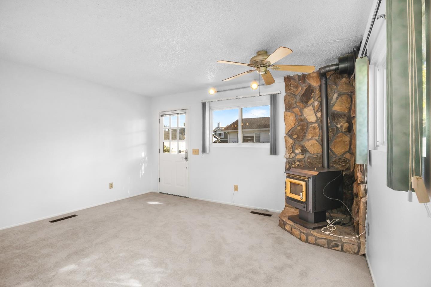 Detail Gallery Image 8 of 36 For 514 6th St, Pacific Grove,  CA 93950 - 2 Beds | 1/1 Baths