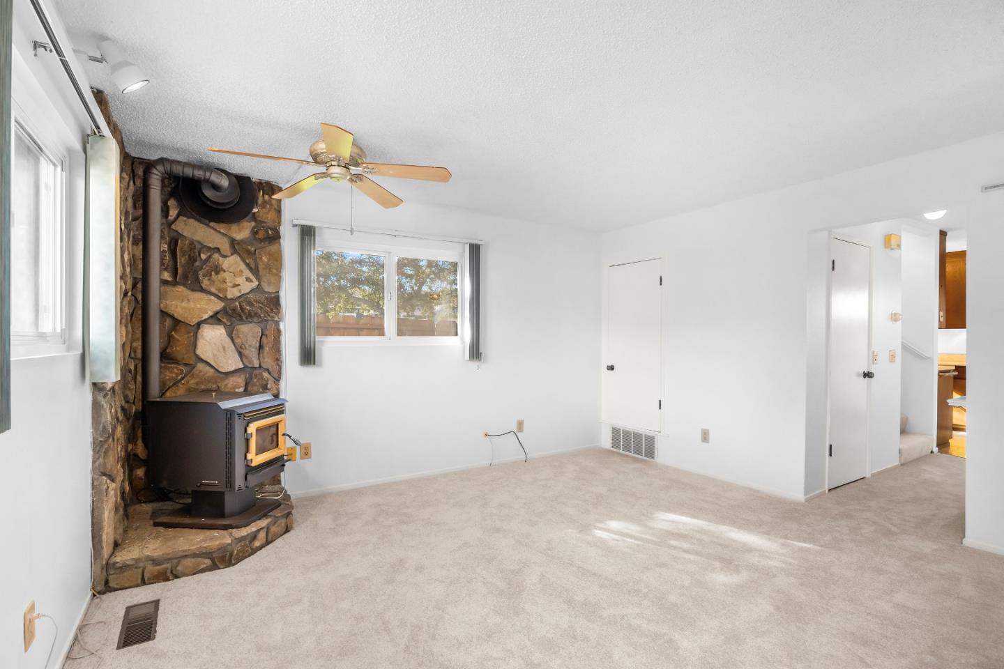 Detail Gallery Image 9 of 36 For 514 6th St, Pacific Grove,  CA 93950 - 2 Beds | 1/1 Baths