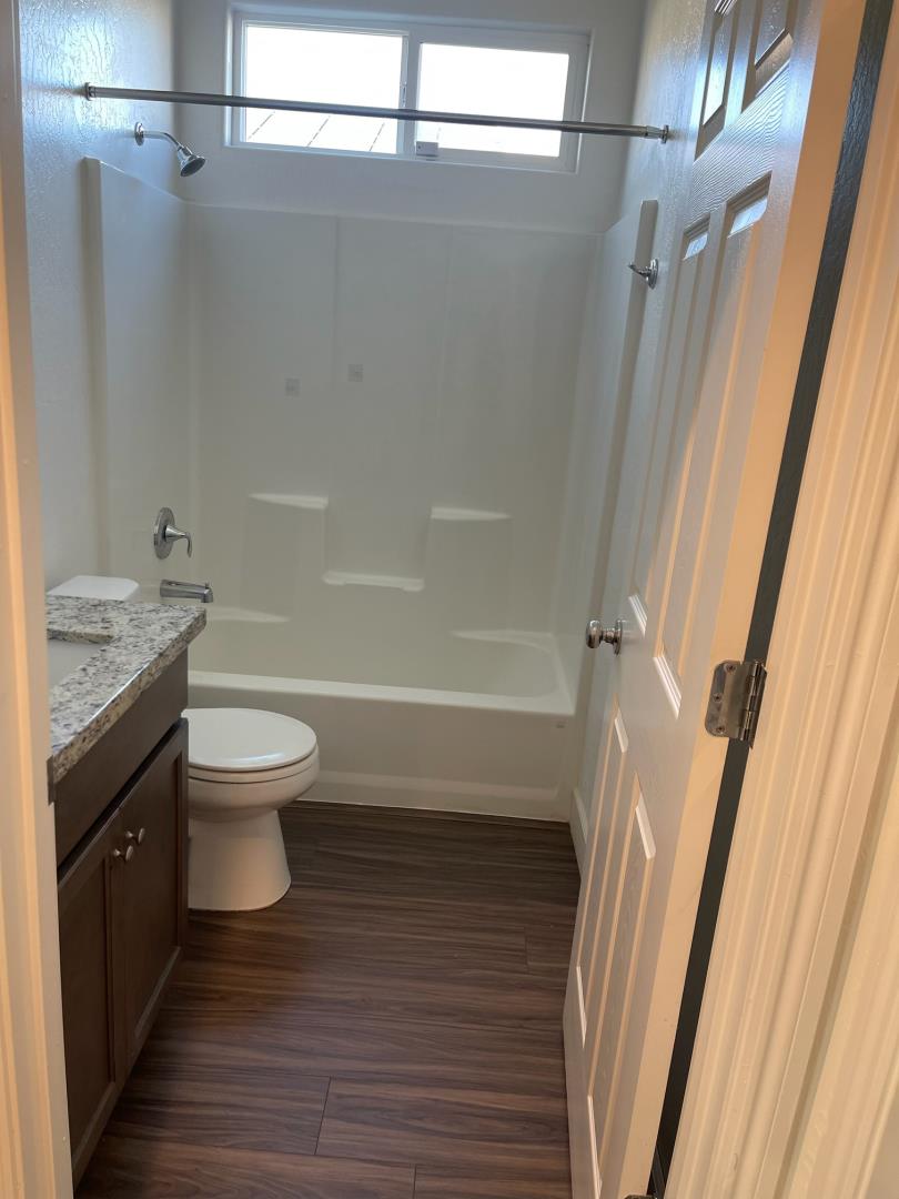 Detail Gallery Image 10 of 20 For 401 Manuel Ct, Los Banos,  CA 93635 - 5 Beds | 3 Baths