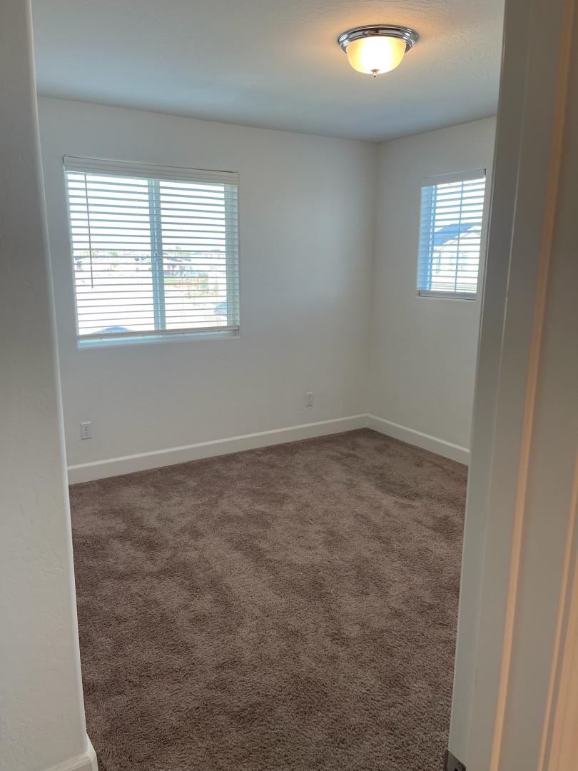 Detail Gallery Image 11 of 20 For 401 Manuel Ct, Los Banos,  CA 93635 - 5 Beds | 3 Baths