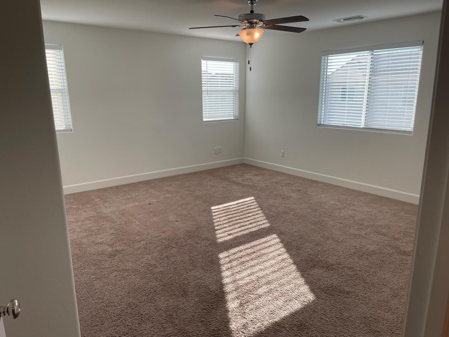 Detail Gallery Image 13 of 20 For 401 Manuel Ct, Los Banos,  CA 93635 - 5 Beds | 3 Baths