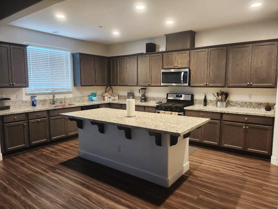 Detail Gallery Image 3 of 9 For 401 Manuel Ct, Los Banos,  CA 93635 - 5 Beds | 3 Baths