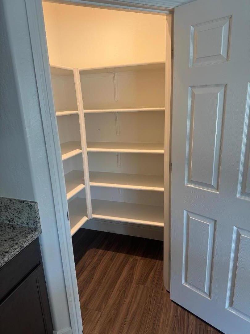 Detail Gallery Image 5 of 9 For 401 Manuel Ct, Los Banos,  CA 93635 - 5 Beds | 3 Baths