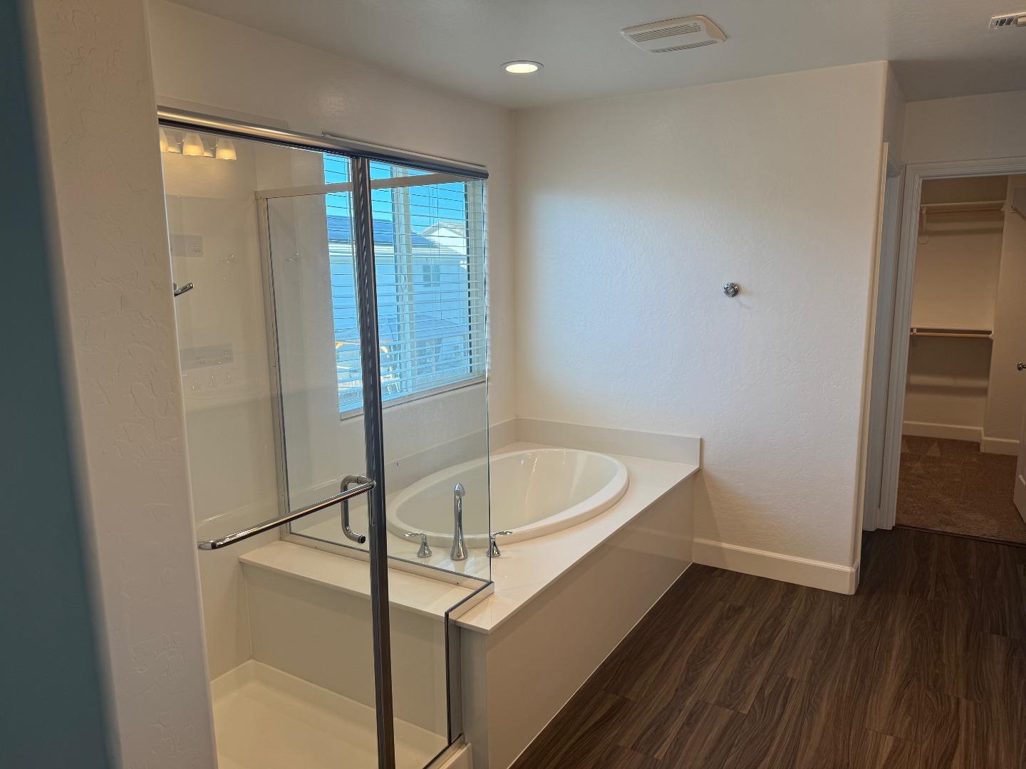 Detail Gallery Image 8 of 9 For 401 Manuel Ct, Los Banos,  CA 93635 - 5 Beds | 3 Baths