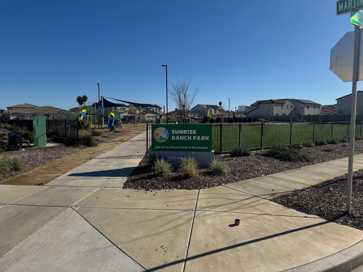 Detail Gallery Image 9 of 9 For 401 Manuel Ct, Los Banos,  CA 93635 - 5 Beds | 3 Baths