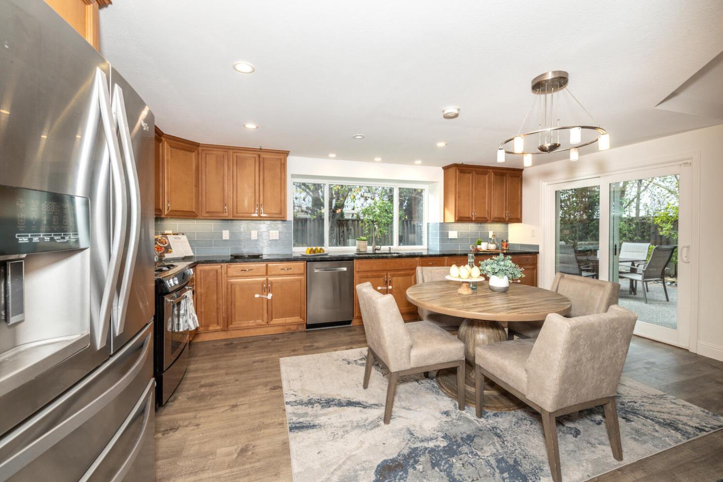 Detail Gallery Image 9 of 62 For 290 Billingsgate, Foster City,  CA 94404 - 3 Beds | 2/1 Baths