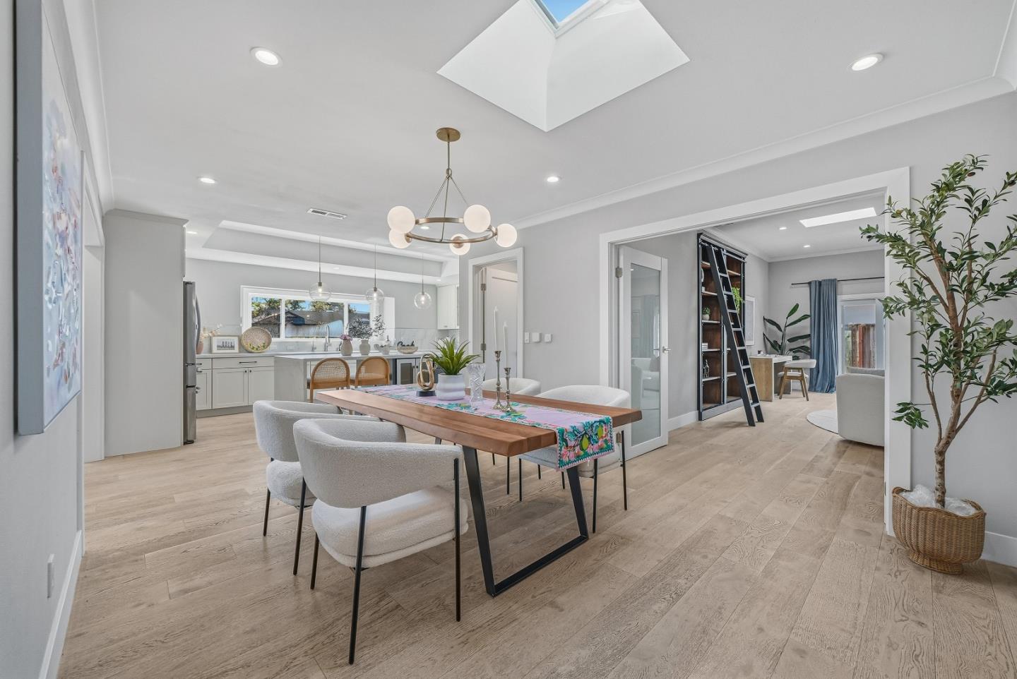 Detail Gallery Image 10 of 40 For 1031 Enderby Way, Sunnyvale,  CA 94087 - 4 Beds | 3/1 Baths