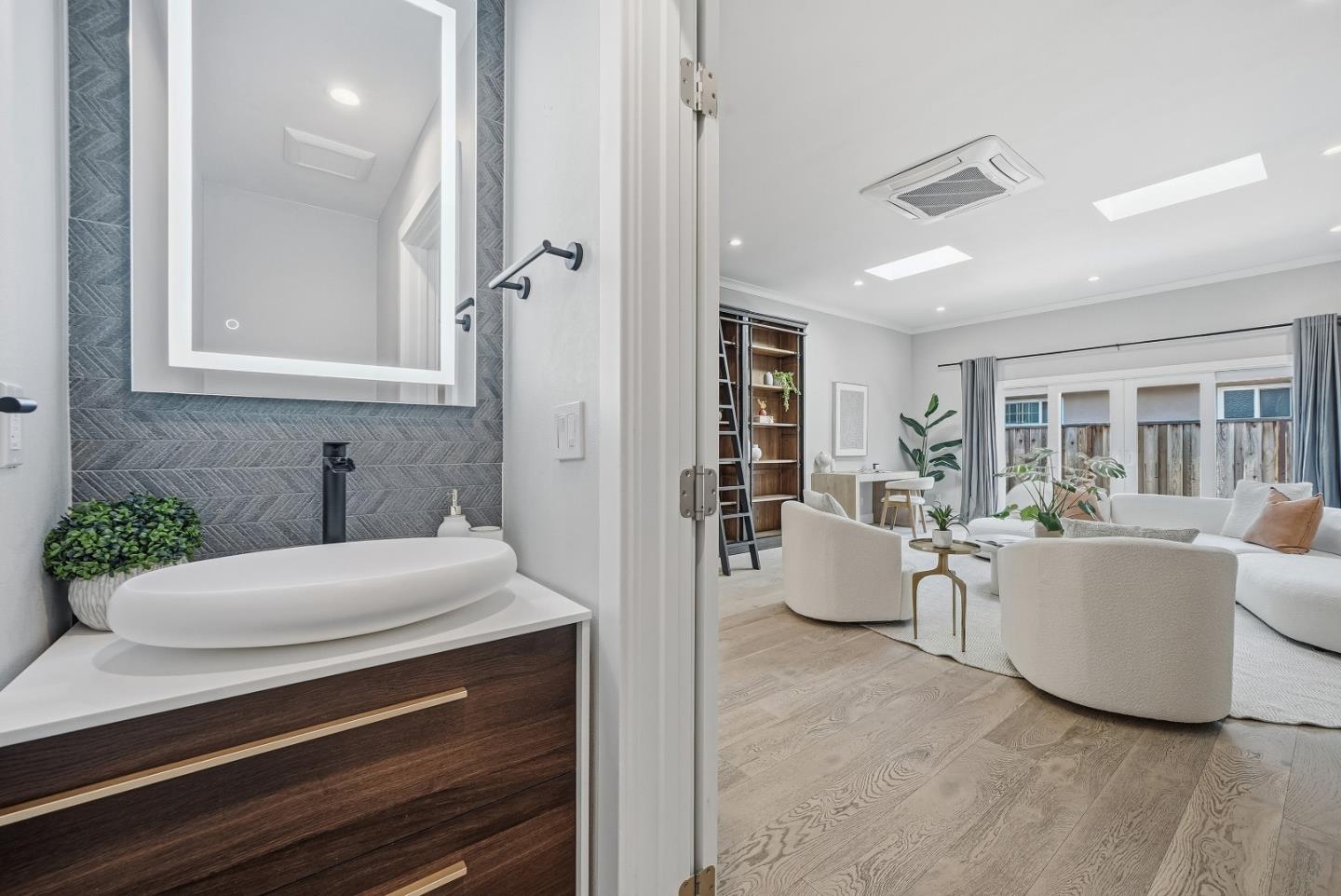 Detail Gallery Image 15 of 40 For 1031 Enderby Way, Sunnyvale,  CA 94087 - 4 Beds | 3/1 Baths