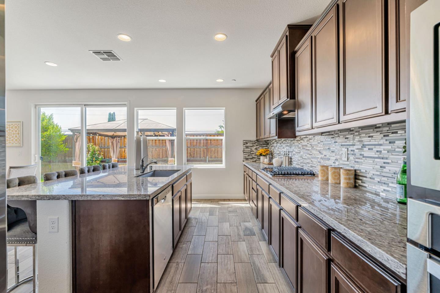 Detail Gallery Image 12 of 49 For 1798 Ponderosa Dr, Tracy,  CA 95376 - 4 Beds | 3 Baths