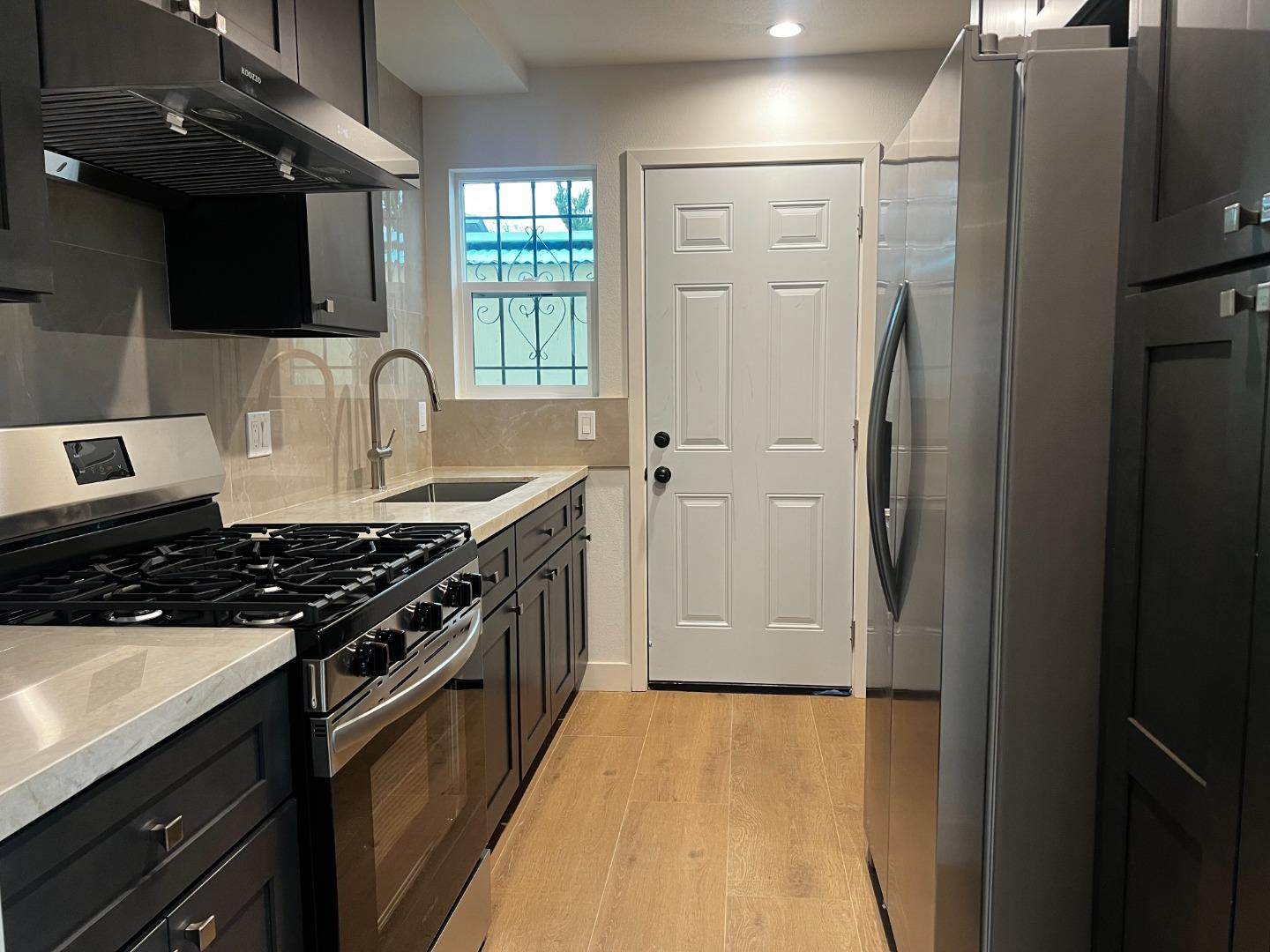 Detail Gallery Image 4 of 27 For 4493 Townehome Dr, Stockton,  CA 95207 - 3 Beds | 2 Baths