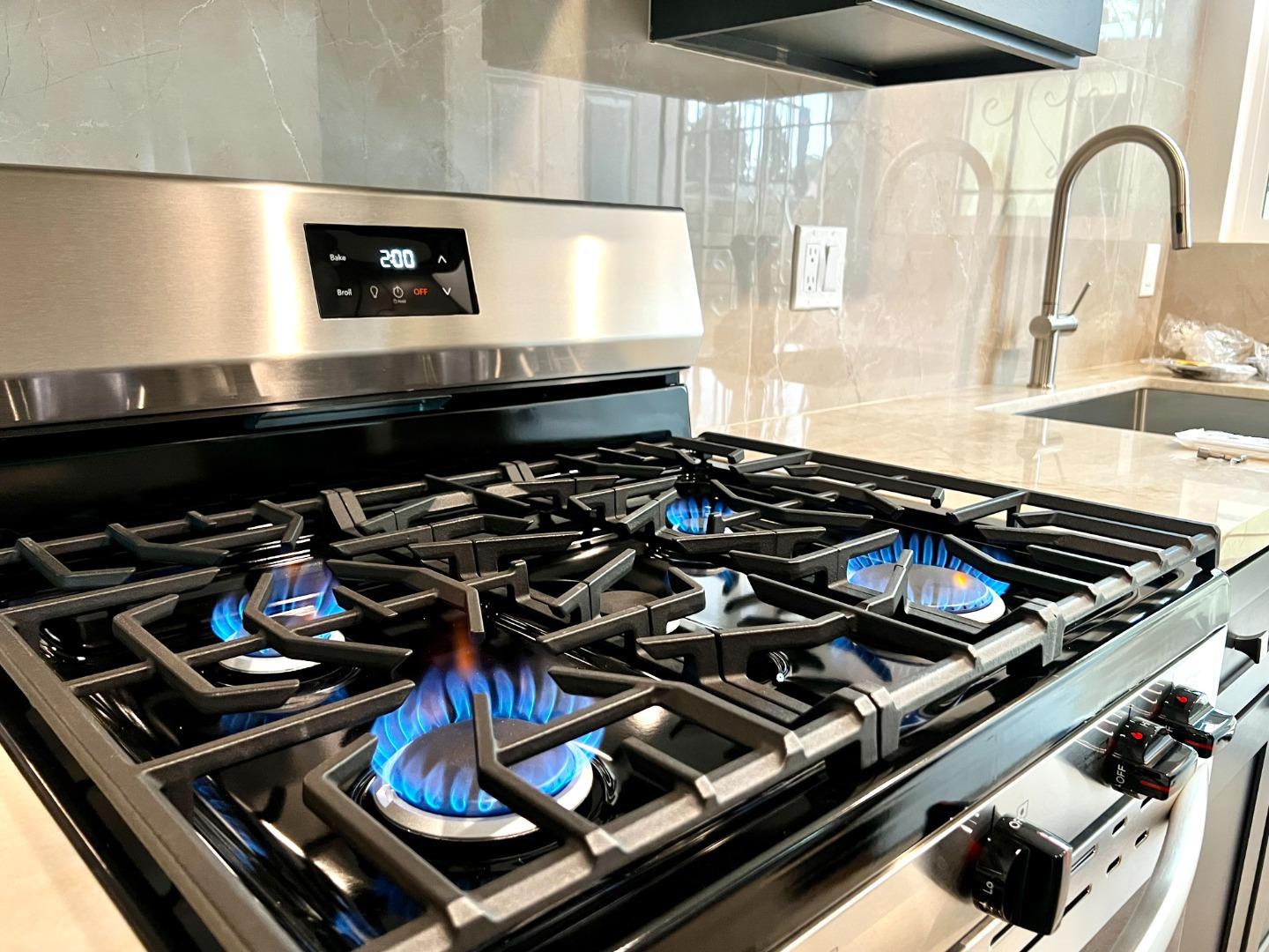 Detail Gallery Image 6 of 27 For 4493 Townehome Dr, Stockton,  CA 95207 - 3 Beds | 2 Baths