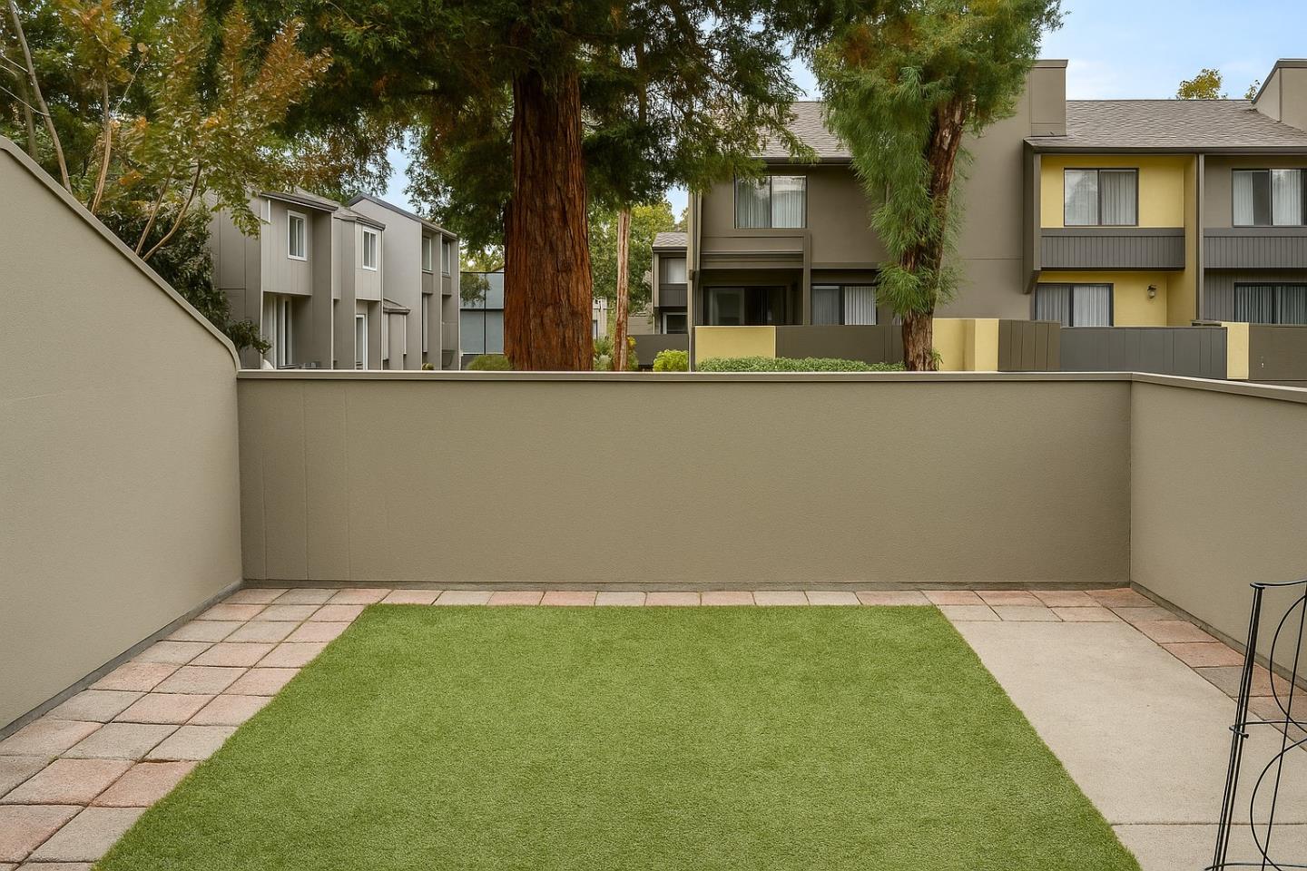 Detail Gallery Image 3 of 7 For 18003 Incline Pl, Hayward,  CA 94541 - 2 Beds | 2/1 Baths