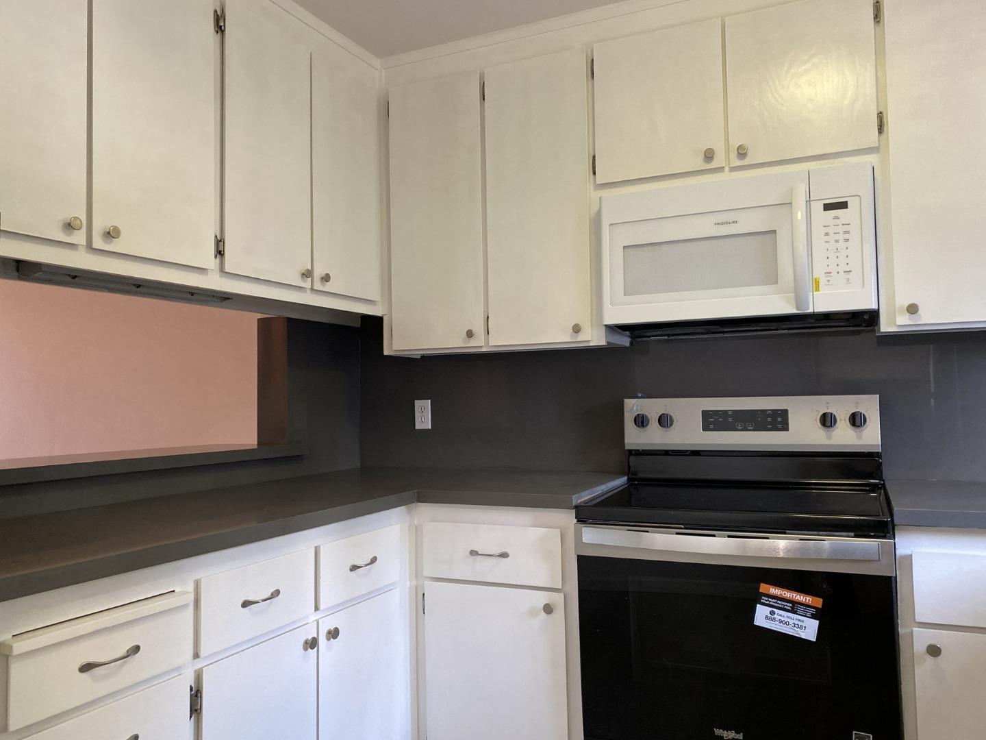 Detail Gallery Image 4 of 7 For 18003 Incline Pl, Hayward,  CA 94541 - 2 Beds | 2/1 Baths