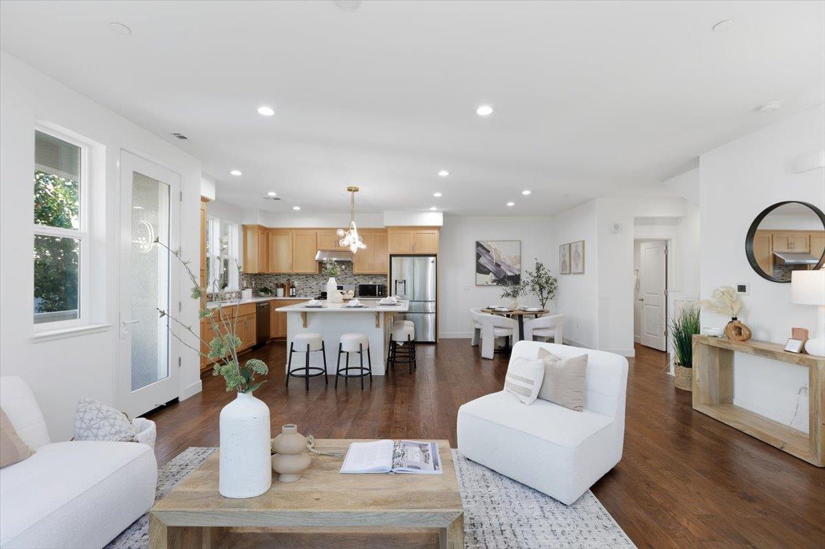 Detail Gallery Image 11 of 60 For 125 Maidenhair Ter, Sunnyvale,  CA 94086 - 3 Beds | 3/1 Baths