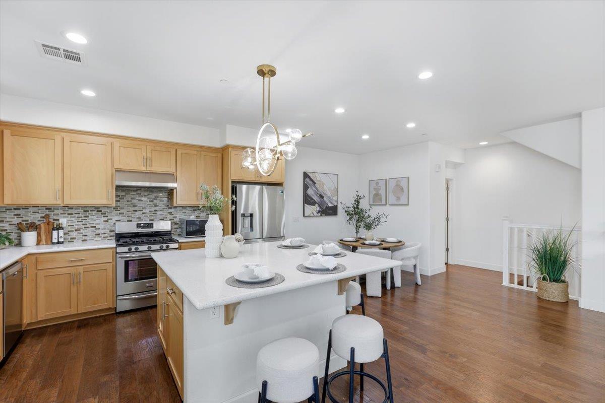 Detail Gallery Image 19 of 60 For 125 Maidenhair Ter, Sunnyvale,  CA 94086 - 3 Beds | 3/1 Baths