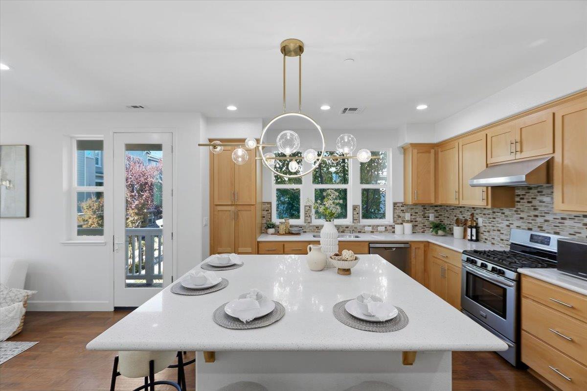 Detail Gallery Image 21 of 60 For 125 Maidenhair Ter, Sunnyvale,  CA 94086 - 3 Beds | 3/1 Baths