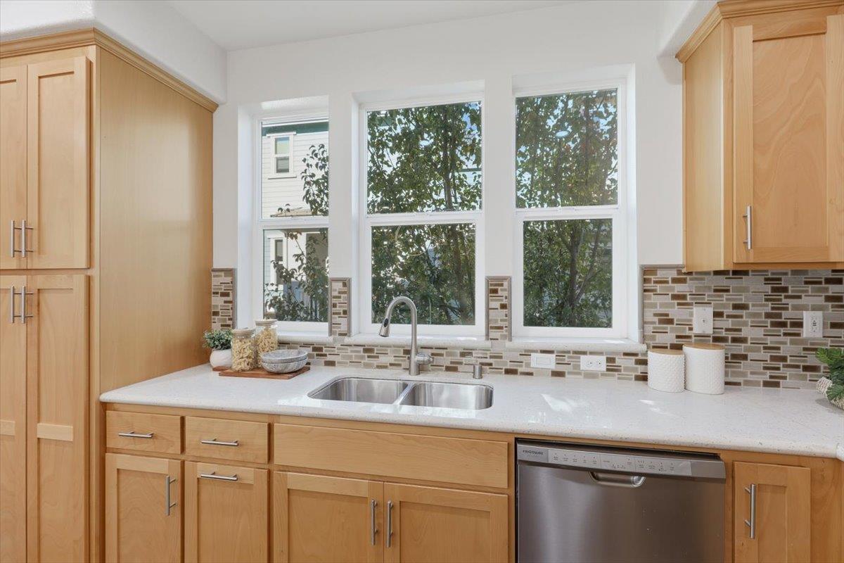 Detail Gallery Image 25 of 60 For 125 Maidenhair Ter, Sunnyvale,  CA 94086 - 3 Beds | 3/1 Baths