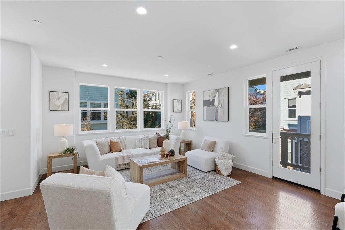 Detail Gallery Image 8 of 60 For 125 Maidenhair Ter, Sunnyvale,  CA 94086 - 3 Beds | 3/1 Baths