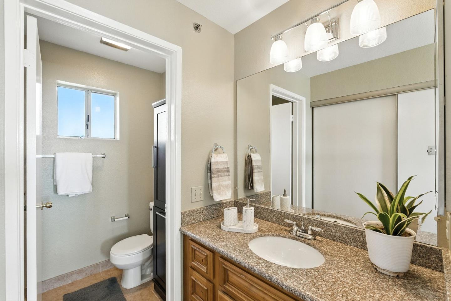 Detail Gallery Image 16 of 20 For 715 Heath Ct #388,  Hayward,  CA 94544 - 2 Beds | 2 Baths