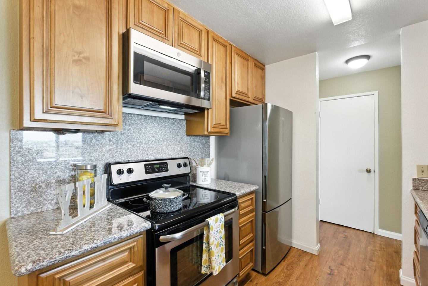 Detail Gallery Image 7 of 20 For 715 Heath Ct #388,  Hayward,  CA 94544 - 2 Beds | 2 Baths