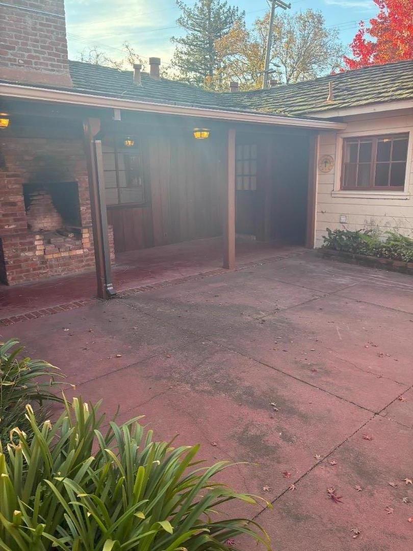 Detail Gallery Image 2 of 7 For 1150 Stockbridge Ave, Redwood City,  CA 94061 - 3 Beds | 2 Baths