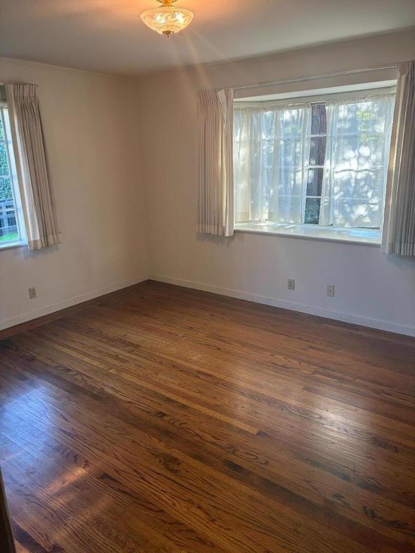 Detail Gallery Image 5 of 7 For 1150 Stockbridge Ave, Redwood City,  CA 94061 - 3 Beds | 2 Baths