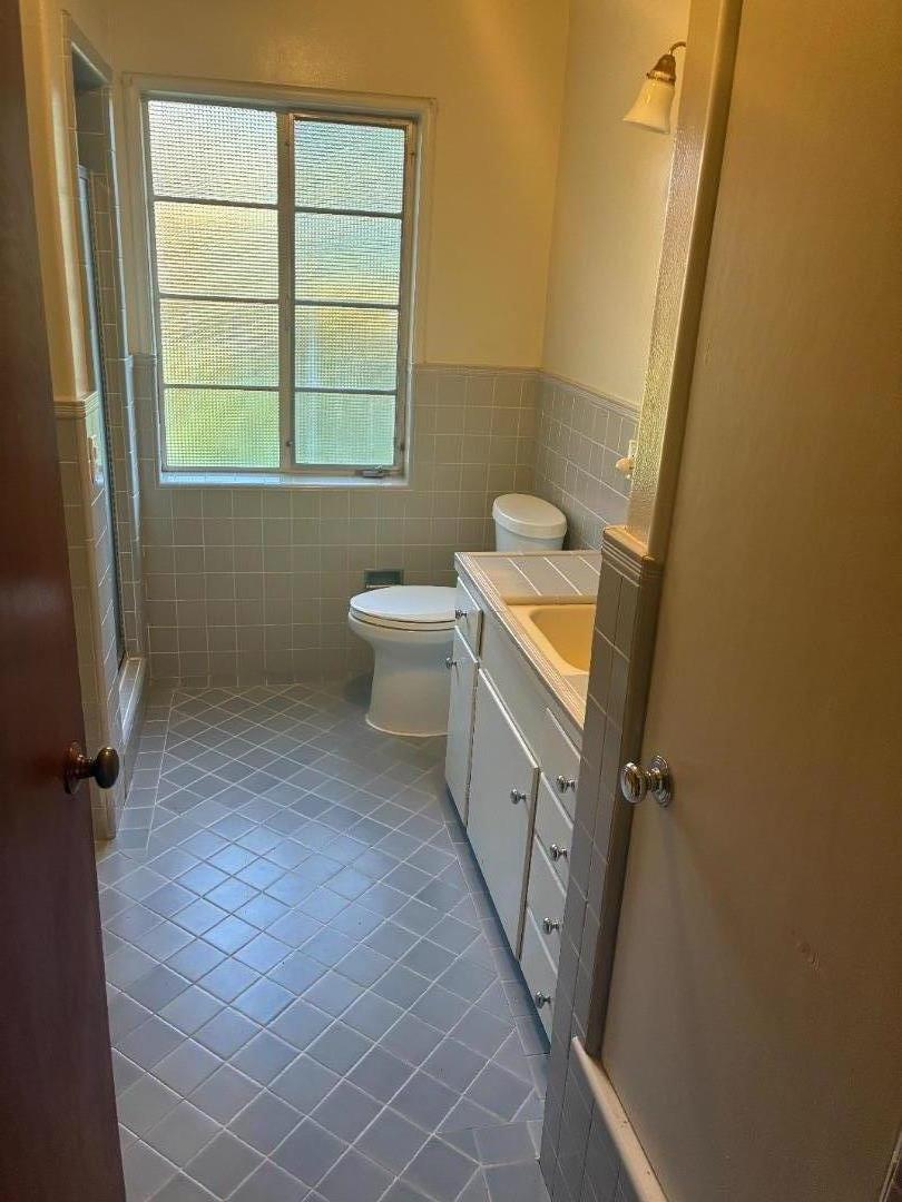 Detail Gallery Image 7 of 7 For 1150 Stockbridge Ave, Redwood City,  CA 94061 - 3 Beds | 2 Baths