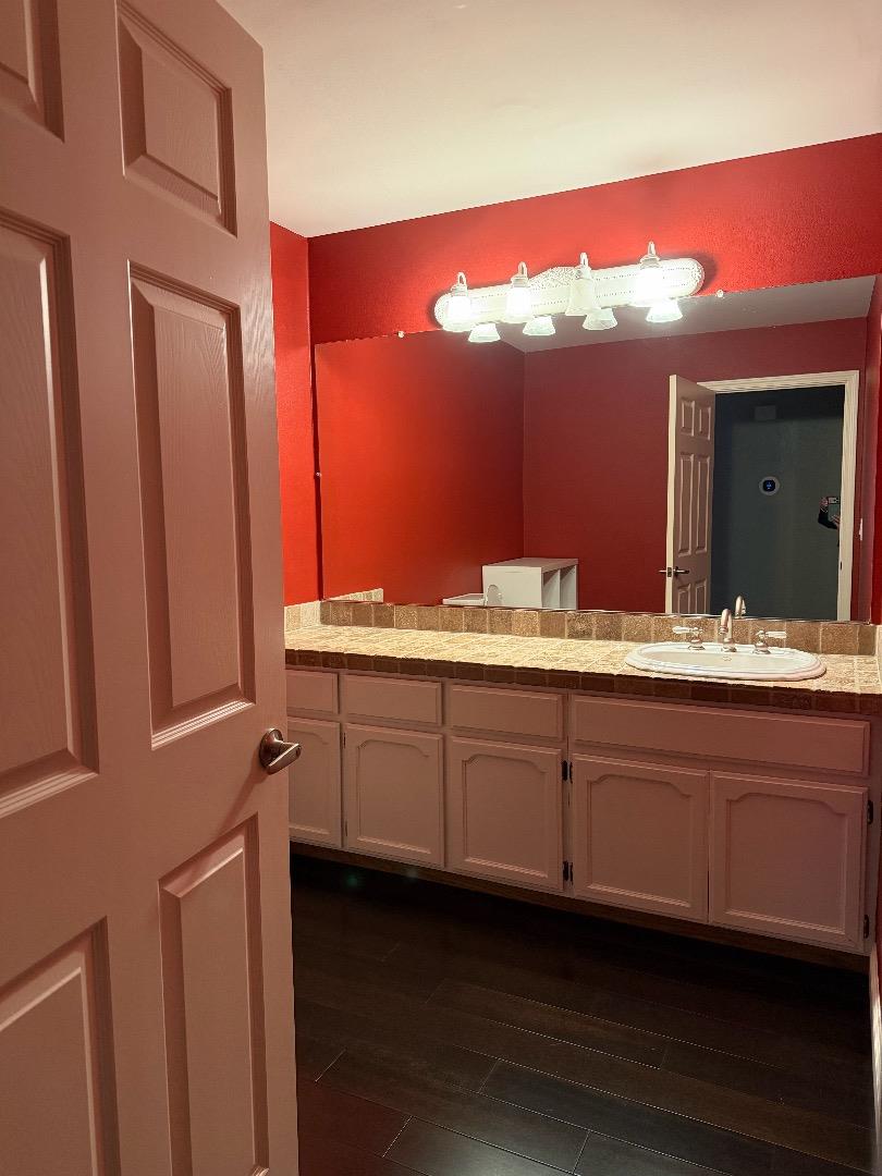 Detail Gallery Image 10 of 11 For 1125 Royal Ln, San Carlos,  CA 94070 - 3 Beds | 2/1 Baths