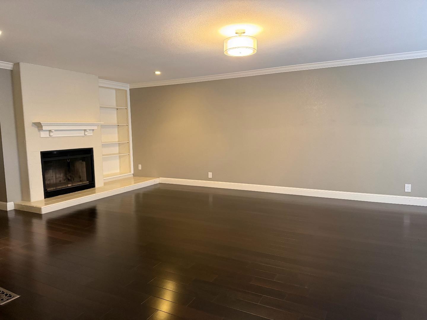 Detail Gallery Image 3 of 11 For 1125 Royal Ln, San Carlos,  CA 94070 - 3 Beds | 2/1 Baths