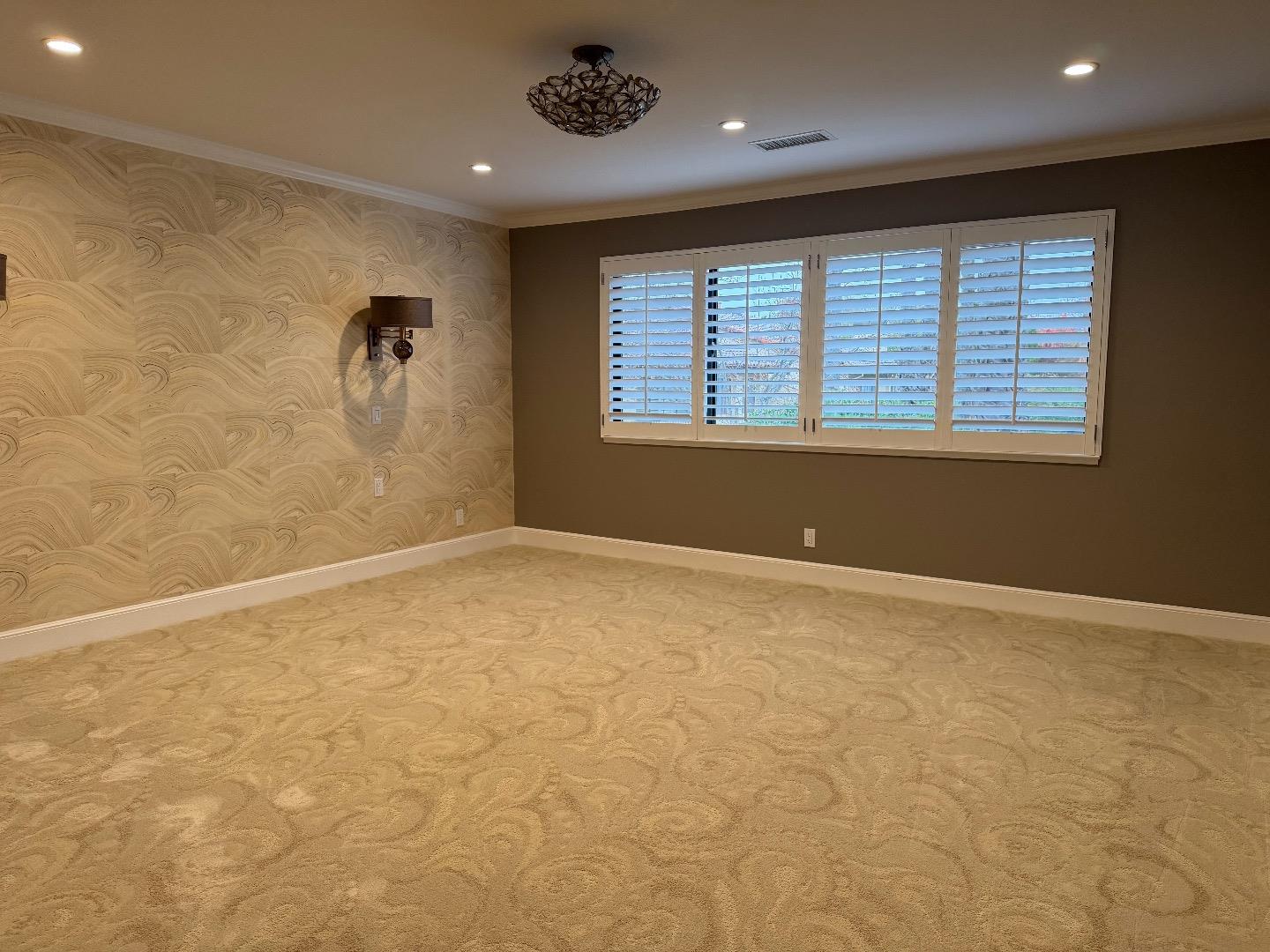 Detail Gallery Image 5 of 11 For 1125 Royal Ln, San Carlos,  CA 94070 - 3 Beds | 2/1 Baths