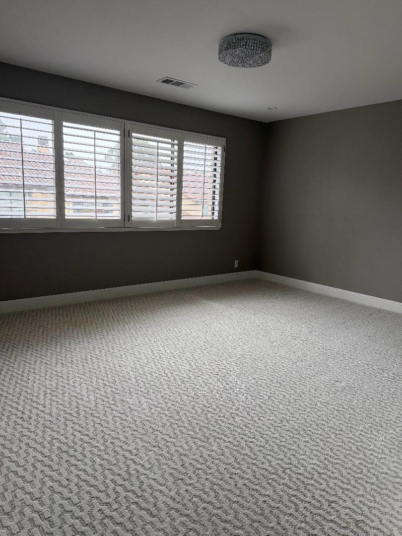 Detail Gallery Image 6 of 11 For 1125 Royal Ln, San Carlos,  CA 94070 - 3 Beds | 2/1 Baths