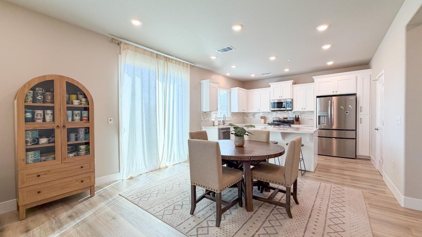 Detail Gallery Image 12 of 28 For 813 Big Range Way, Rocklin,  CA 95765 - 4 Beds | 3 Baths