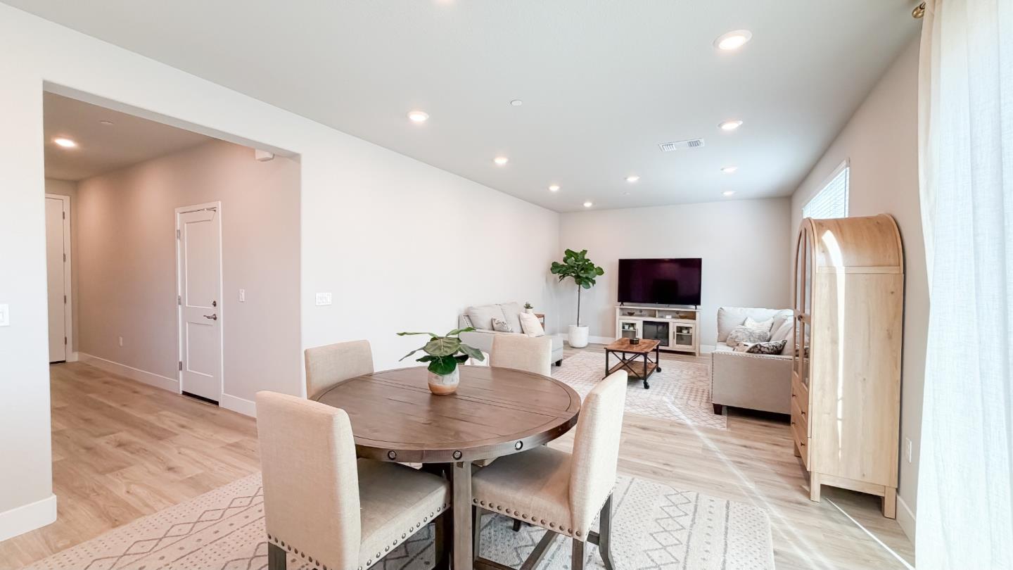 Detail Gallery Image 14 of 28 For 813 Big Range Way, Rocklin,  CA 95765 - 4 Beds | 3 Baths