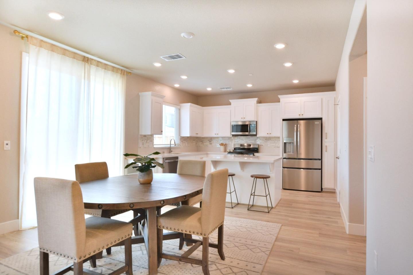 Detail Gallery Image 6 of 28 For 813 Big Range Way, Rocklin,  CA 95765 - 4 Beds | 3 Baths